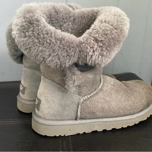 Pre-owned UGG Bailey Button Suede Boot Sz 7 Grey Women’s